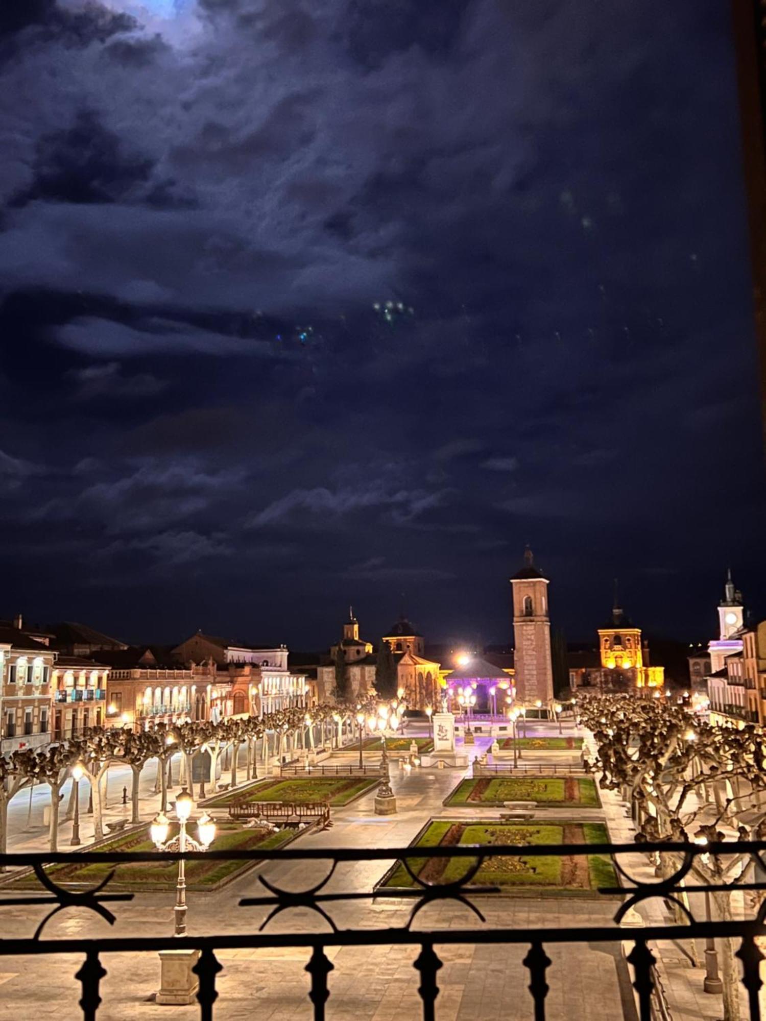 Sonar En La Plaza Cervantes 1 Alcalá de Henares Exterior foto